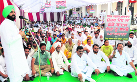 PPCC general secretary Harminder Singh Jassi adresseses Congress workers during a protest rally against the Punjab Government in Bathinda on Monday.