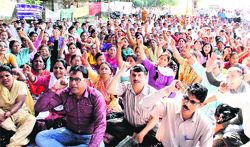 State employees stage a dharna at the Parade Ground in Dehradun on Monday. Tribune photo: Vinod Pundir