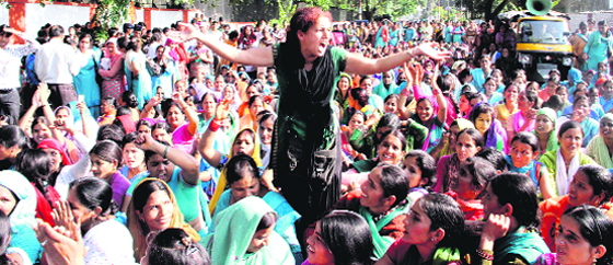 Anganwari workers stage a dharna at Hathibarkala police post in Dehradun on Monday. Tribune photo: Vinod Pundir