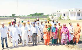 Families of Punjabi farmers at Kothara in Kutch