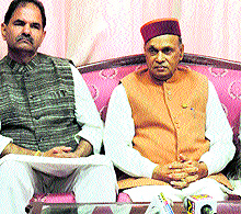Former Chief Minister PK Dhumal (R) at a news conference in Dalhousie on Tuesday.
