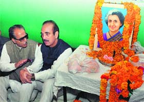 Union Health Minister Ghulam Nabi Azad and JKPCC chief Saifuddin Soz at a function to observe the death anniversary of former Prime Minister Indira Gandhi in Jammu on Thursday