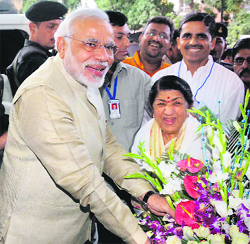 Gujarat CM Narendra Modi and Lata Mangeshkar at the inauguration of a hospital in Pune on Friday.