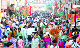Dhobi Bazaar abuzz with activity on the Diwali eve