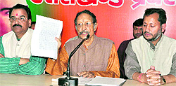Former Uttarakhand Chief Minister Maj Gen BC Khanduri (retd) addresses mediapersons in Dehradun on Saturday