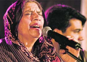 Reshma, India-born Pakistan folk singer, breathed her last at a hospital in Lahore on Sunday