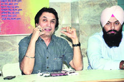 actor Mangal Dhillon interacts with mediapersons in Doraha