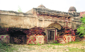 The dilapidated Noordin serai in Tarn Taran.