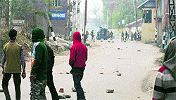 Protesters throw stones at security forces in Shopian on Wednesday after hardline Hurriyat leader Syed Ali Shah Geelanis public rally