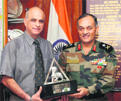 The GOC, Tiger Division, Maj Gen Ashwani Kumar, presents Col RK Palta a memento in Jammu on Wednesday.