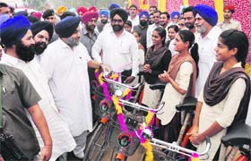 Deputy Chief Minister Sukhbir Singh Badal distributes bicycles to girl students at Dhippanwali village in Fazilka on Wednesday