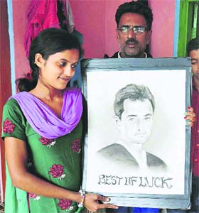 Shamis sister showing his portrait back home