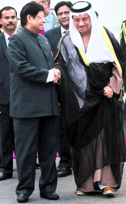 PM of Kuwait Sheikh Jaber Al-Mubarak Al-Hamad Al-Sabah being received by Minister of State for External Affairs E Ahamed in New Delhi on Thursday.