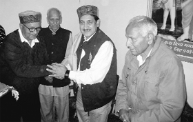 Sohan Lal Thakur, Chief Parliamentary Secretary and Sundernagar MLA, interacts with members of the Mandir Committee at Mahadev village on Wednesday.