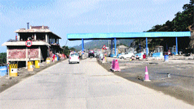 The toll plaza on the Jammu-Udhampur stretch is under construction.