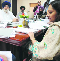 Mayor Harcharan Singh Gohalwaria (extreme left) conducts the meeting of the Finance and Contract Committee of the MC in Ludhiana on Saturday. 