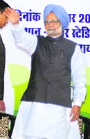 PM Manmohan Singh waves to the crowd at a rally in Raipur on Saturday. 