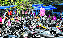 On a busy afternoon, it is total chaos at the Sector 19 market
