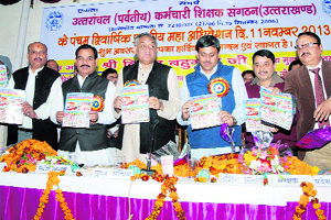 Chief Minister Vijay Bahuguna releases a souvenir at the 5th biannual meeting of the Uttaranchal Parvatiya Karamchari Shikshak Sangathan in Dehradun on Monday. 