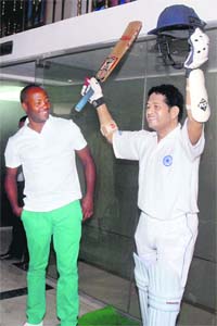 Brian Lara looking at the wax statue of Sachin Tendulkar at Eden Gardens in Kolkata