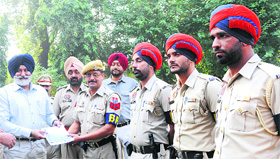 Police Commissioner Jatinder Singh Aulakh (left) launches the beat foot patrolling system in Amritsar on Tuesday.
