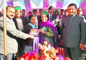 MP Pratibha Singh being honoured at Nithar in Anni in Mandi on Tuesday