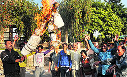 Vendors burn an effigy of the JMC during a protest in Jammu on Tuesday