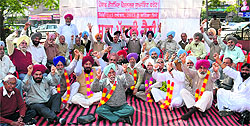 Members of the Punjab Government Pensioners Joint Front raise slogans against the state government during their ongoing protest in Bathinda on Thursday