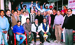 Members of the Bathinda Beopar Mandal hold protest on Thursday
