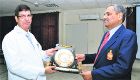 Dr RC Siwach (left) presents a memento to the Vice-Chancellor, Dr SS Sangwan, during a programme at the BPS Government Women Medical College, Khanpur Kalan.