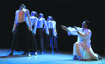 Delhi-based artistes present an act ‘Just Dots’ at Tagore Theatre in Chandigarh. Choreographed by Anil Panchal and curated by Navtej Johar, the performance gave an insight into the underlying emotions