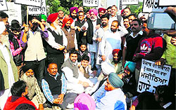 Congress workers protest in Amritsar on Saturday