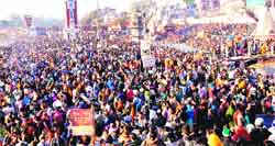 A sea of devotees at the sanctum sanctorum of Braham Kund, Har-ki-Pauri, on the occasion of Kartik Poornima on Sunday. A tribune photo