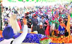 Devotees pay obeisance at Race Course Gurdwara on the occasion of Guru Nanak Dev Jayanti in Dehradun on Sunday. Tribune photo: Vinod Pundir