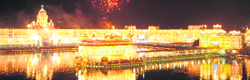 The illuminated Golden Temple presents a spectacular view on the 545th birth anniversary of Guru Nanak Dev.