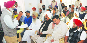 Members of the Pendu Sangharsh Committee at a meeting in Khuda Ali Sher village. 