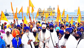 A Sikh jatha led by Panthak Sewa Lehar chief Sant Baba Baljeet Singh Khalsa at the Golden Temple on Monday before leaving for Gurdwara Gyan Godri Sahib in Uttarakhand to celebrate the birth anniversary of Guru Nanak Dev