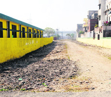 Road leading to the bus stand in poor condition in Amritsar. 