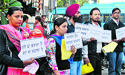 Non-teaching employees of SSA/RMSA hold protest against the state government in Bathinda on Wednesday