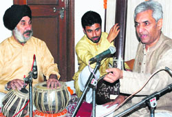 Madhup Mudgal performs at Gandharva Mahavidyalaya in Sector 10, Panchkula, on Thursday. Tribune Photo: Nitin Mittal
