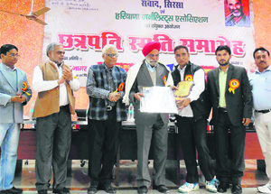 Prof Jagmohan Singh gets Chhatrapati Samman at Sirsa on Thursday. 