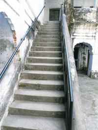 The steep stairs at the pension branch in the treasury office in Una. 