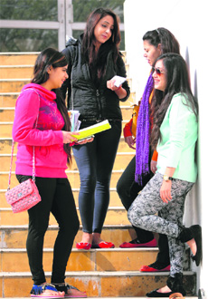 Chic stoles and scarves are quite popular among girls.