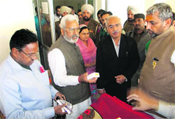 State Health Minister Surjit Jyani expresses concern over the issue of doctors advising patients to get medicines from private shops, at the Civil Hospital in Abohar on Friday. A Tribune photograph