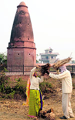 Kos Minar No 26 at Hodal in Palwal, Haryana, was on the premises of a private house, where a wall has been constructed around it