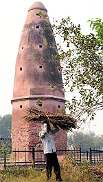 Kos Minar 24 at Banchari, Palwal, with similar architecture as other kos minars along the road, has been encroached upon by farmers. 
