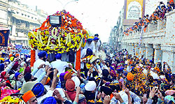 Sikh devotees keep Guru Granth Sahib in the Palki Sahib during a procession to mark the martyrdom of the ninth Guru Teg Bahadur at Sis Ganj Gurudwara in Delhi on Sunday