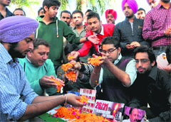 Students pay floral tributes to the 26/11 Mumbai terror attack victims at SGGS College, Sector 26, Chandigarh, on Tuesday. Tribune photo: Manoj Mahajan