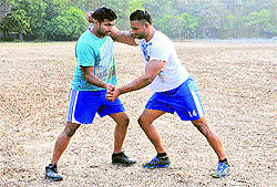 players practice at Thermal ground
