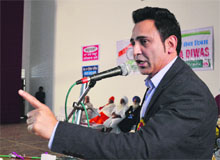 Punjabi folk singer Sarbjit Cheema during a function organised by the Shaheed Memorial Sewa Society at Nehru Sidhant Kendra on Wednesday.